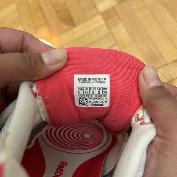 Reebok running shoes - Picture 3 of 3